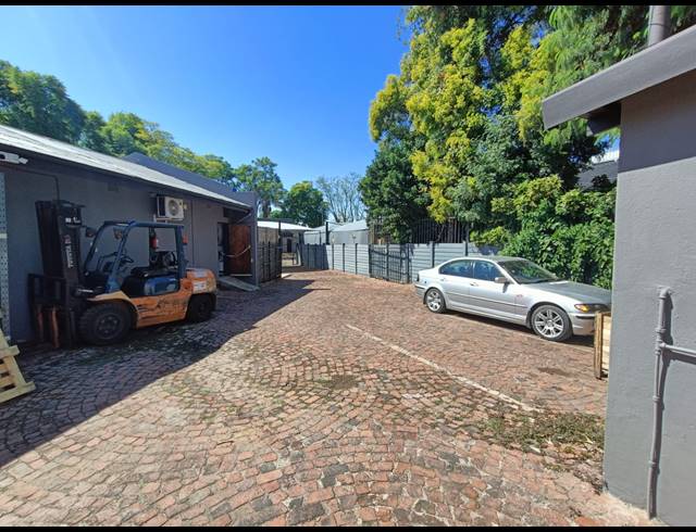 420M² BUILDING FOR SALE IN BO-DORP